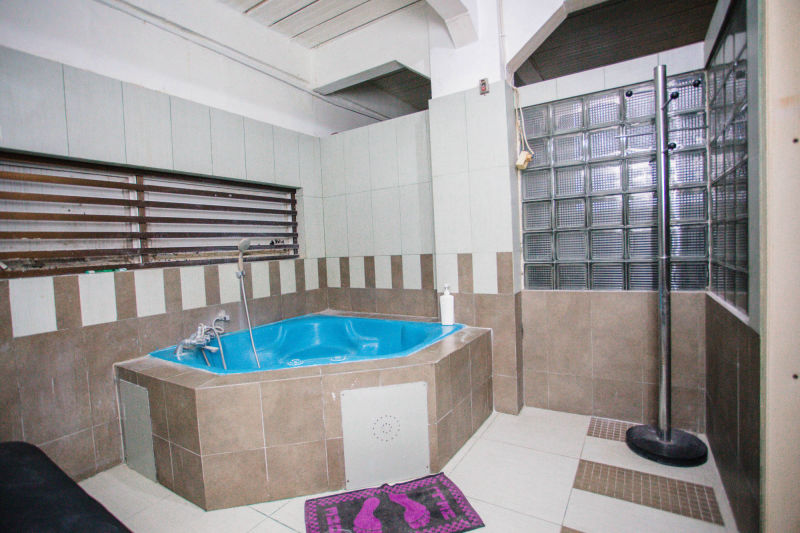 Bathroom with bathtub and decor